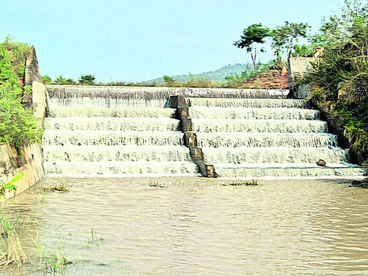 రూ.కోట్లు వృథా.. తీరని వ్యధ! 1