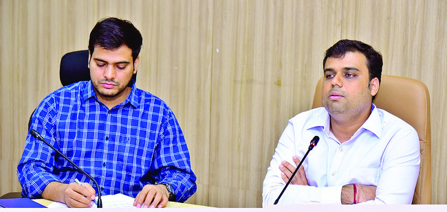 ప్రాజెక్ట్ల స్థాపనకు భూములు సిద్ధం చేయండి1