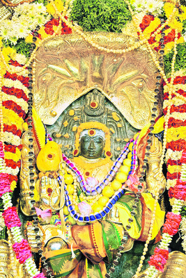 గురుదక్షిణామూర్తికి ప్రత్యేక పూజలు2