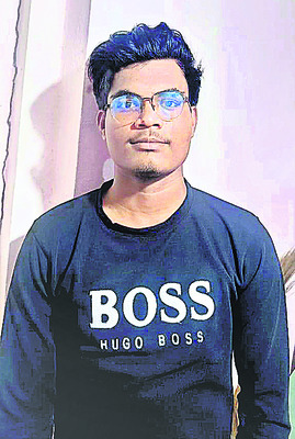 వివిధ కోర్సుల్లో టాపర్లు వీరే.. 9