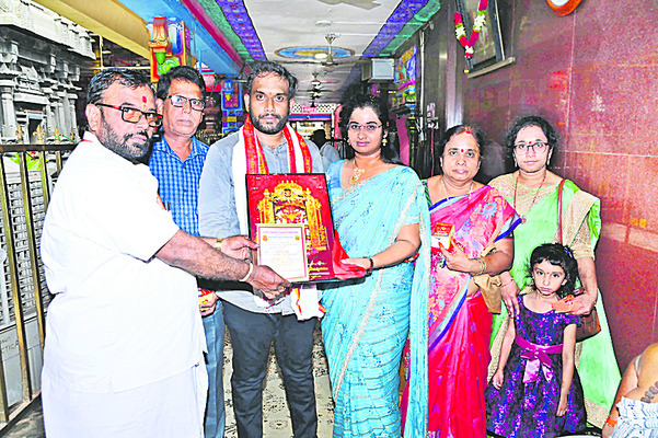 నిత్యాన్నదానానికి భక్తుల విరాళాలు
1