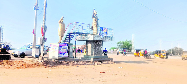 ఎక్కడి పనులు అక్కడే.. 1