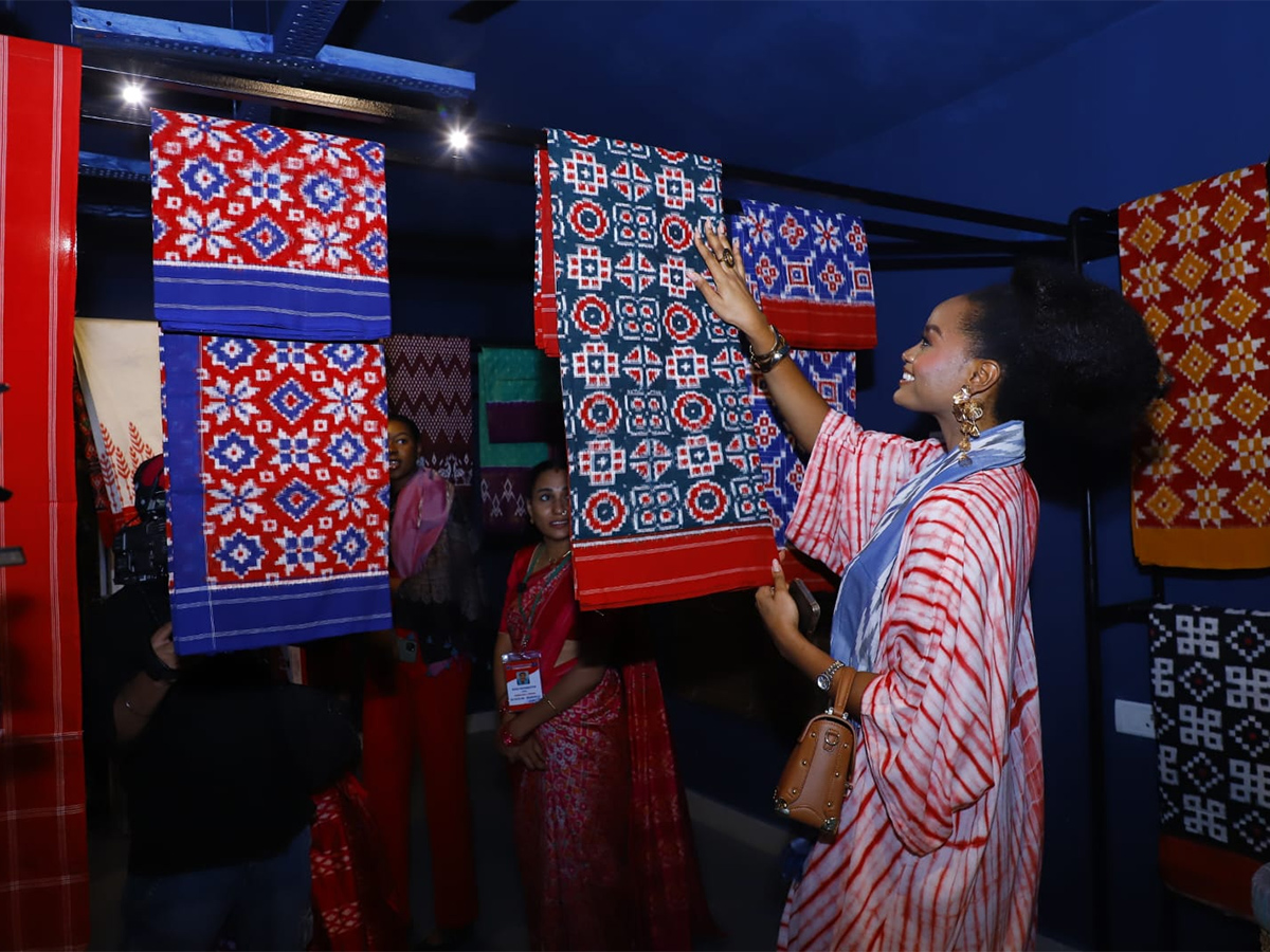 Miss World Contestants Visit Bhoodan Pochampally Photos11