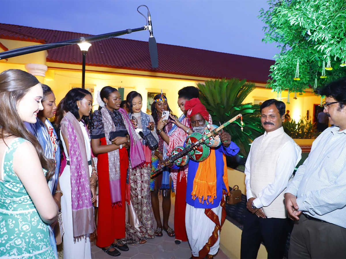 Miss World Contestants Visit Bhoodan Pochampally Photos13