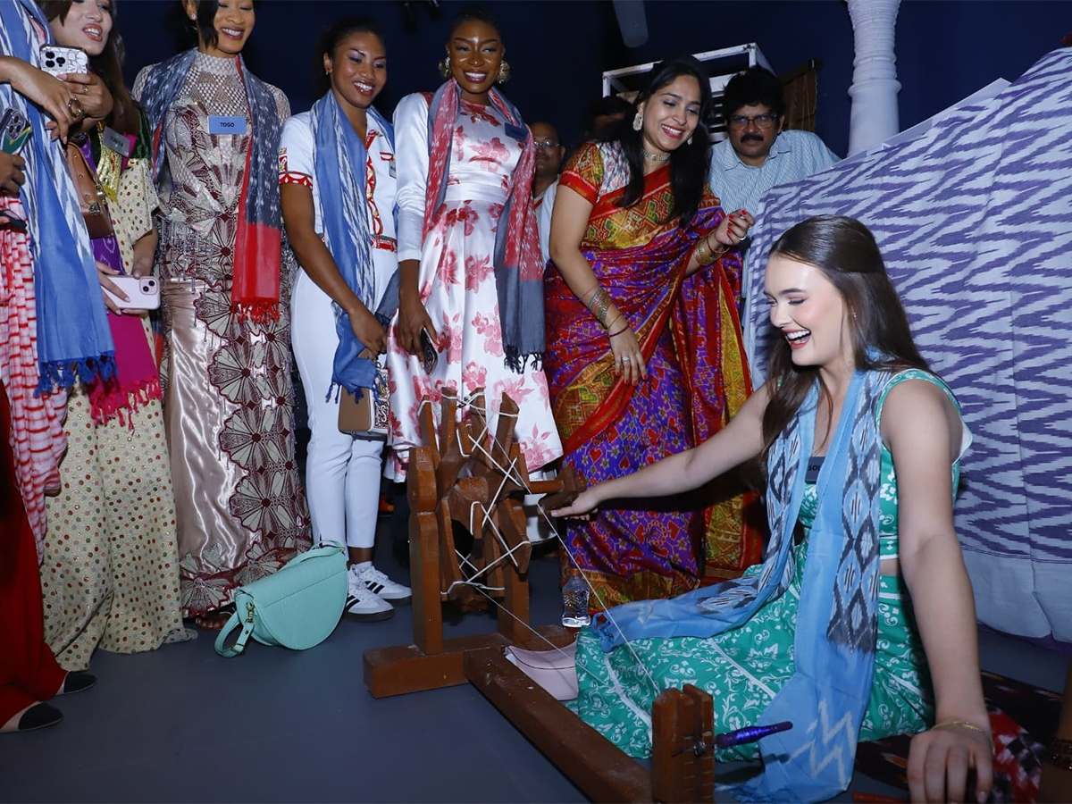 Miss World Contestants Visit Bhoodan Pochampally Photos2
