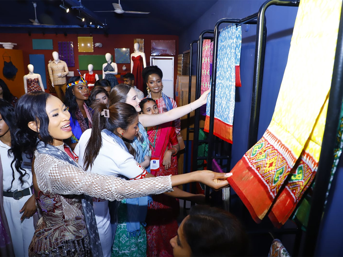 Miss World Contestants Visit Bhoodan Pochampally Photos24
