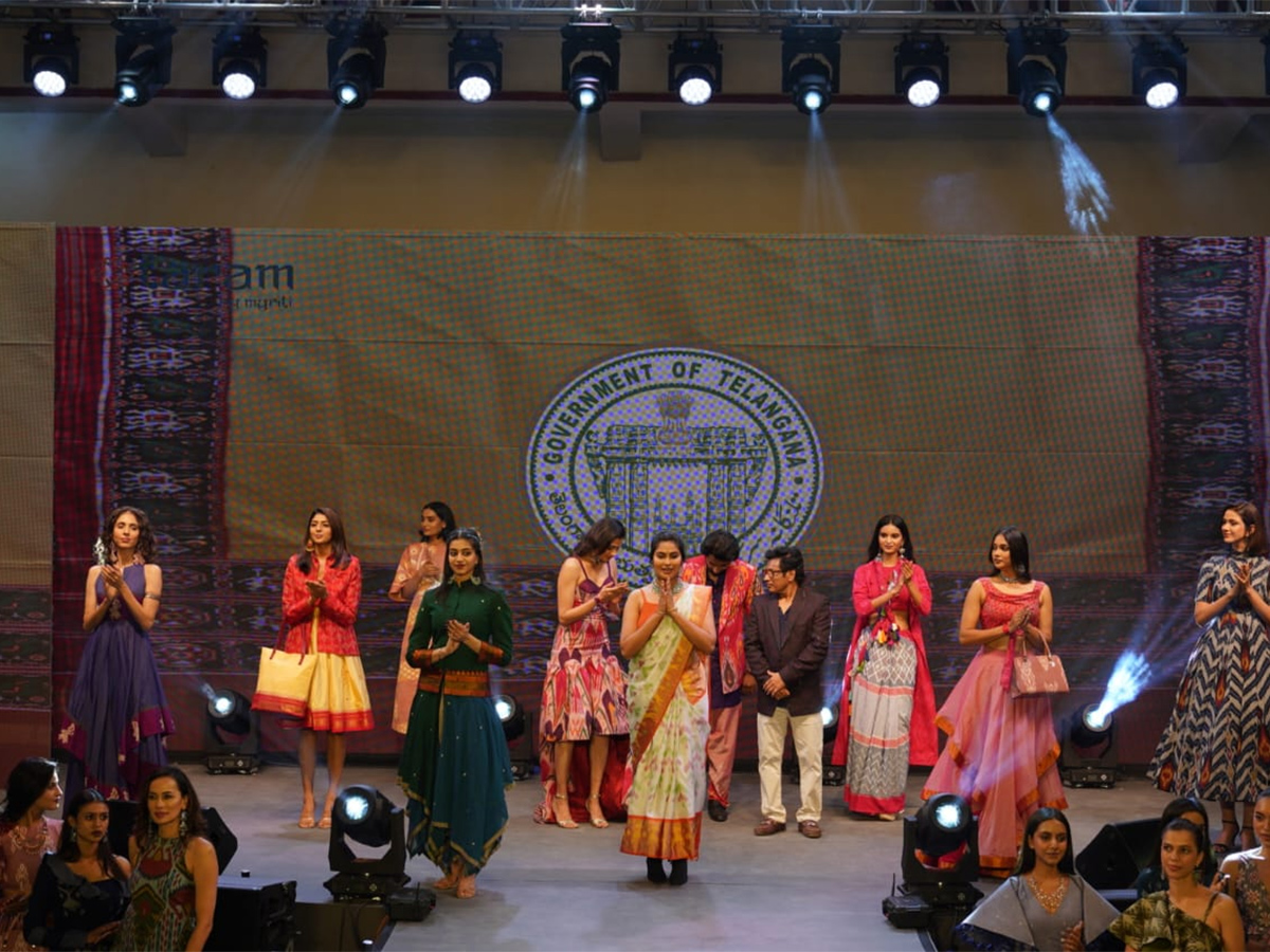 Miss World Contestants Visit Bhoodan Pochampally Photos5