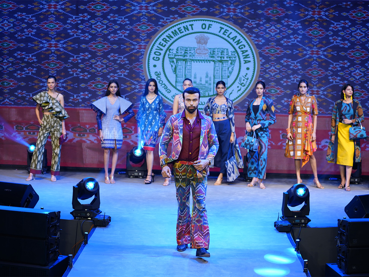 Miss World Contestants Visit Bhoodan Pochampally Photos7