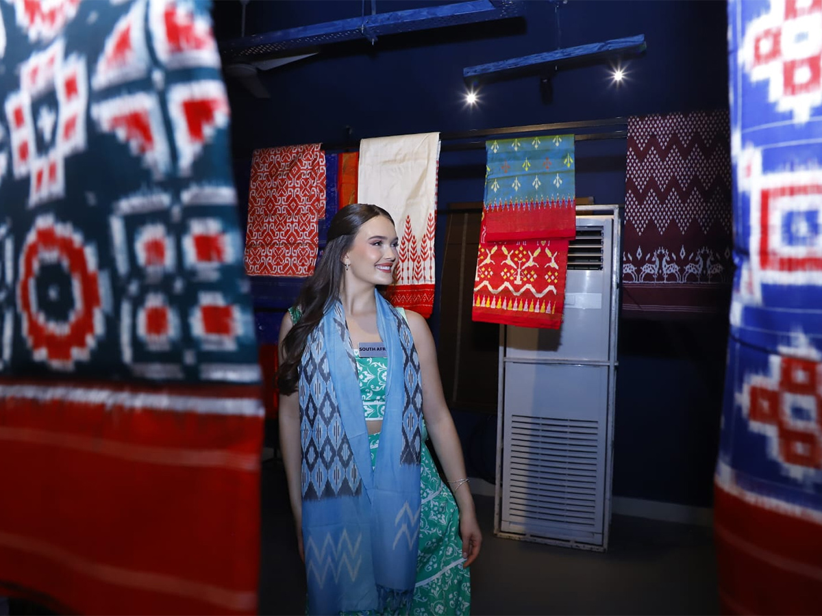 Miss World Contestants Visit Bhoodan Pochampally Photos8