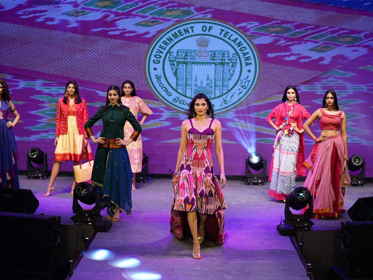 Miss World Contestants Visit Bhoodan Pochampally Photos9