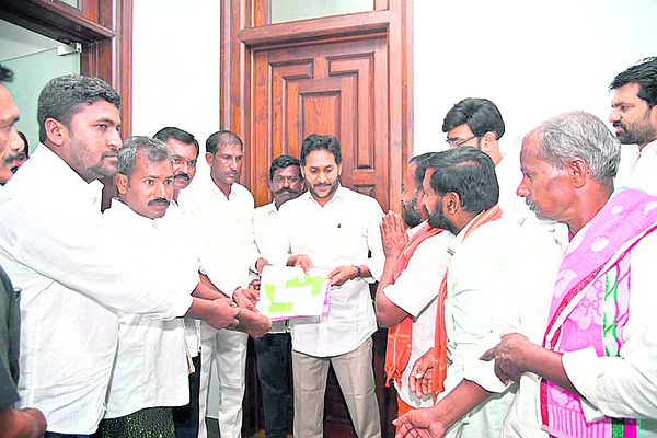 కాపుగాసి..
2
