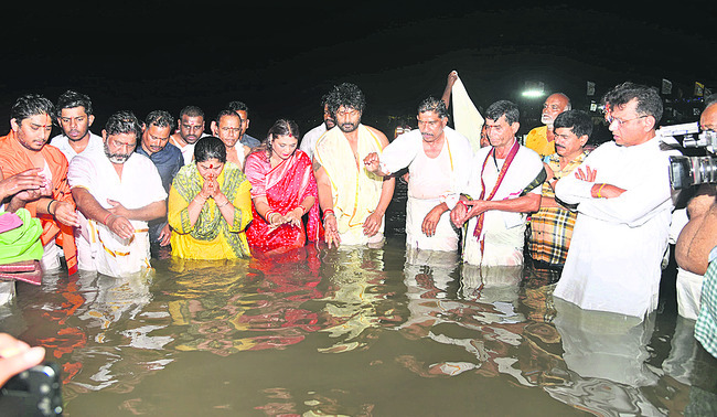 పుష్కర స్నానం.. సకల పాప హరణం1