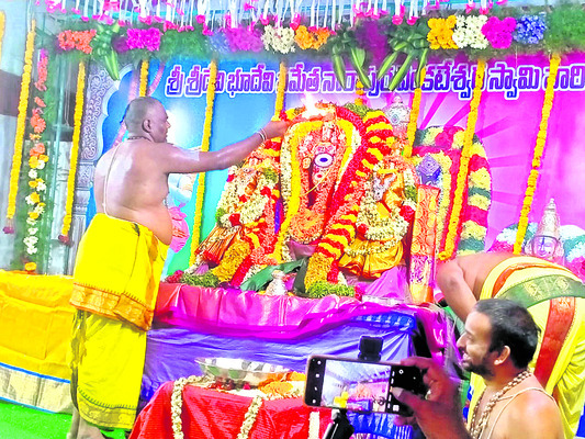 కన్నుల పండువగా కల్యాణోత్సవం 1