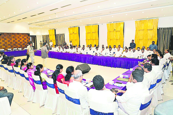 సమస్యలపై ప్రజాపోరు1