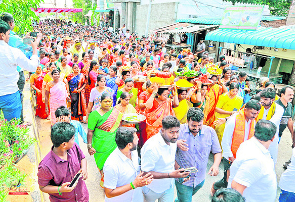 ఎవరికి చెప్పుకుంటారో చెప్పుకోండి! 1