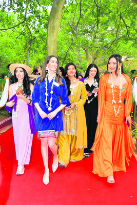  పిల్లలమర్రిలో అందగత్తెల సందడి2