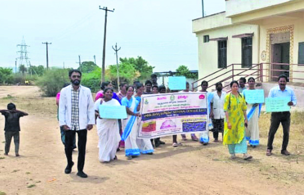 పరిసరాలను శుభ్రంగా ఉంచుకోవాలి 1