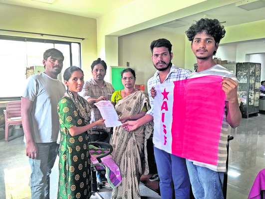 తైక్వాండో క్రీడాకారులకు  బ్లాక్‌బెల్టుల ప్రదానం
3