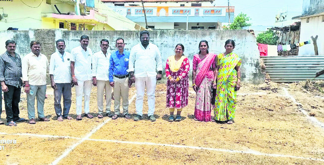 ఇందిరమ్మ ఇళ్ల నిర్మాణ పనులు ప్రారంభించాలి 1