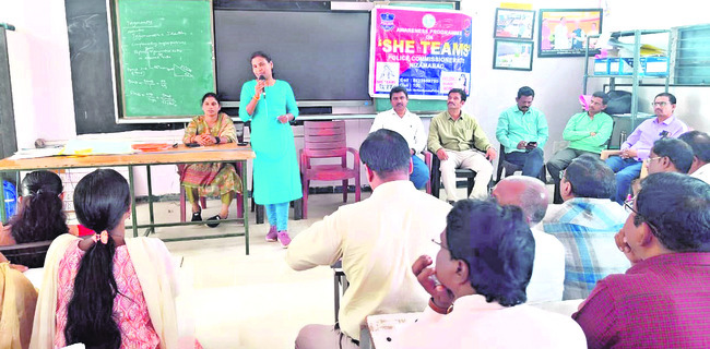 తైక్వాండో క్రీడాకారులకు  బ్లాక్‌బెల్టుల ప్రదానం
4