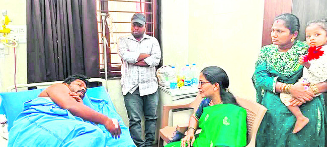 అనిల్పై దాడి చేసిన టీడీపీ నేతలను అరెస్టు చేయాలి 1