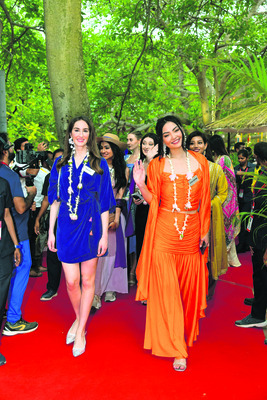  పిల్లలమర్రిలో అందగత్తెల సందడి1