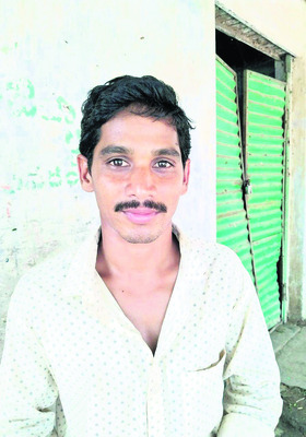 పట్టాలు తప్పిన పనులు..!5