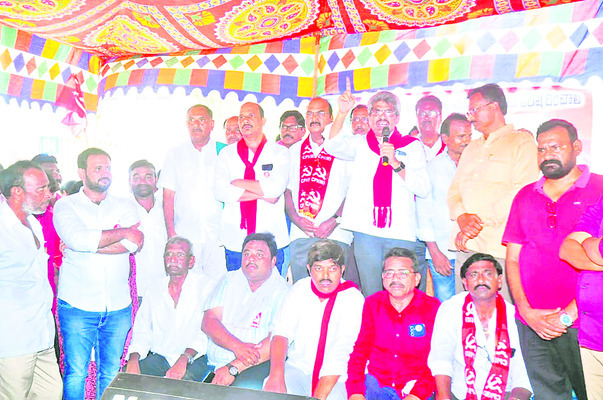 సమస్యలు పరిష్కరించేంత వరకూ పోరాటం 1