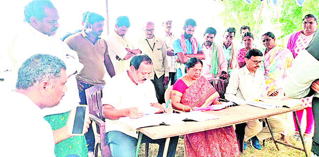 ధాన్యం తరలింపు వేగంగా చేపట్టాలి
1