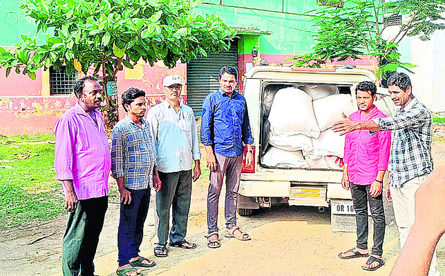 పిడుగులు పడేటప్పుడు తస్మాత్..: కలెక్టర్1
