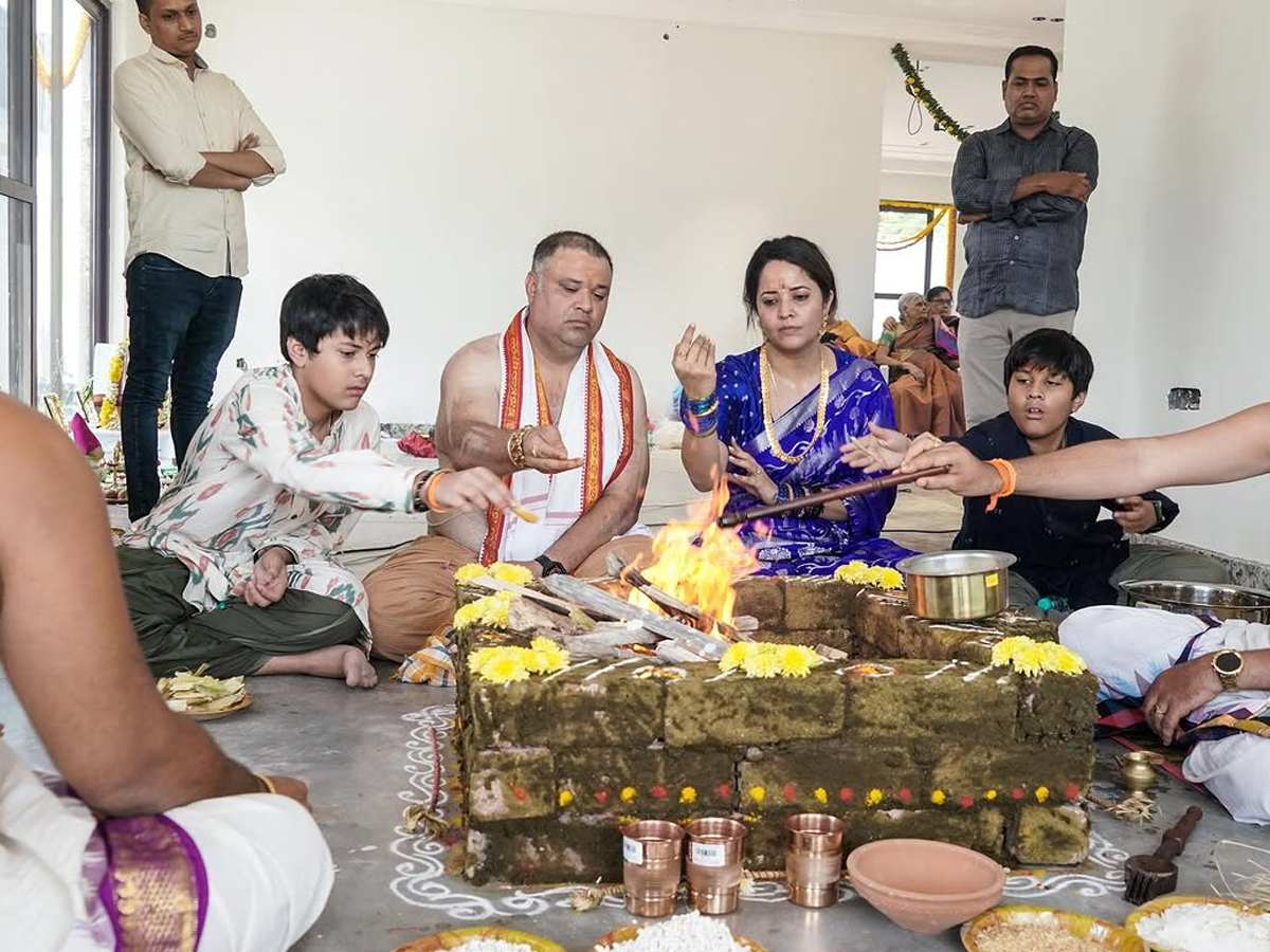 Anasuya Bharadwaj new home opening ceremony photos12