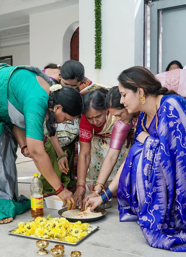 Anasuya Bharadwaj new home opening ceremony photos4
