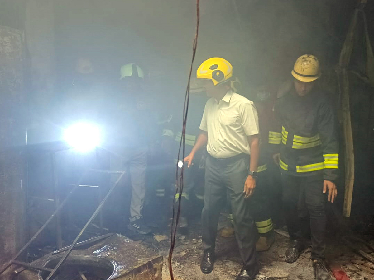 massive fire at building near hyderabads iconic charminar5