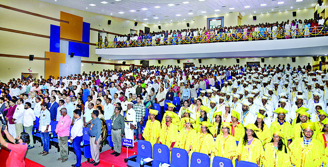 జిల్లా పరిధిలో శనివారం ఉష్ణోగ్రతలు తగ్గాయి. వేసవితాపం అ1