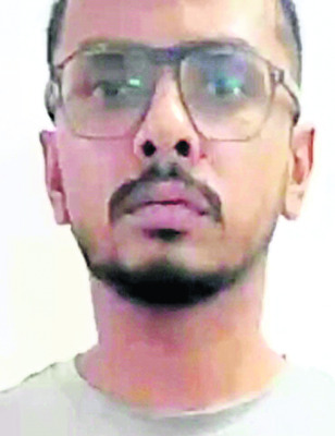 గొడవపడి.. బైక్ను కారుతో ఢీ 1