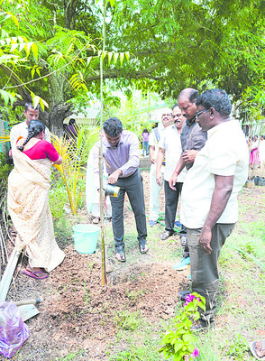 ప్రభుత్వ ఆసుపత్రుల్లో సక్రమంగా సేవలు1