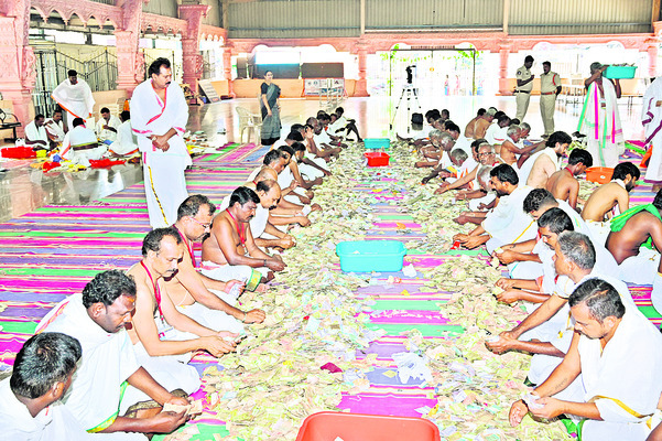 కాణిపాక ఆలయ హుండీ ఆదాయం రూ.1.75 కోట్లు 
1