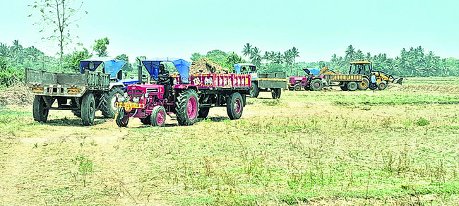 చెలరేగిపోతున్న.. మట్టి మాఫియా 2