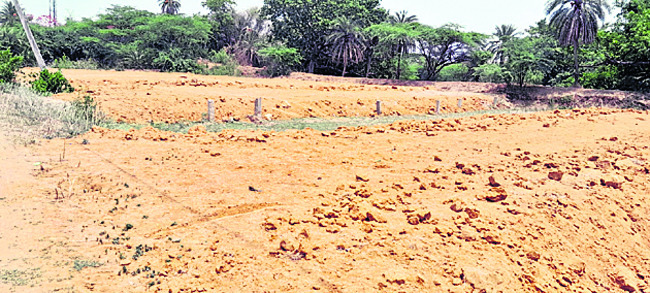 చెలరేగిపోతున్న.. మట్టి మాఫియా 1