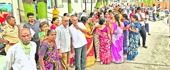 అప్పుల ఊబికి నేతన్నలు బలి1