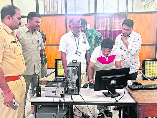 ముక్కంటి సేవలో రక్షణశాఖ మంత్రి సలహాదారుడు 2
