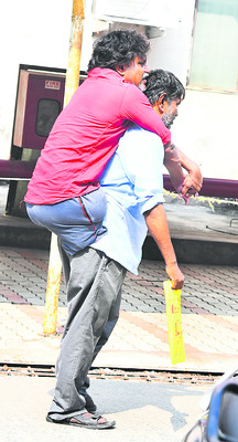 దివ్యాంగులతో తొండాట 3