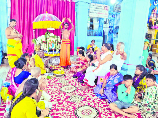 పిల్లలమర్రి శివాలయంలో జిల్లా ప్రధాన జడ్జి పూజలు2
