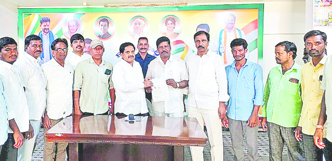 విద్యుదాఘాతంతో ఎద్దు మృతి 1