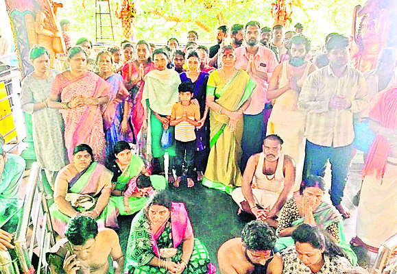 హేమాచలుడి సన్నిధిలో భక్తుల రద్దీ1