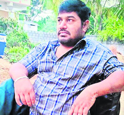 ఉరేసుకొని మహిళ ఆత్మహత్య1