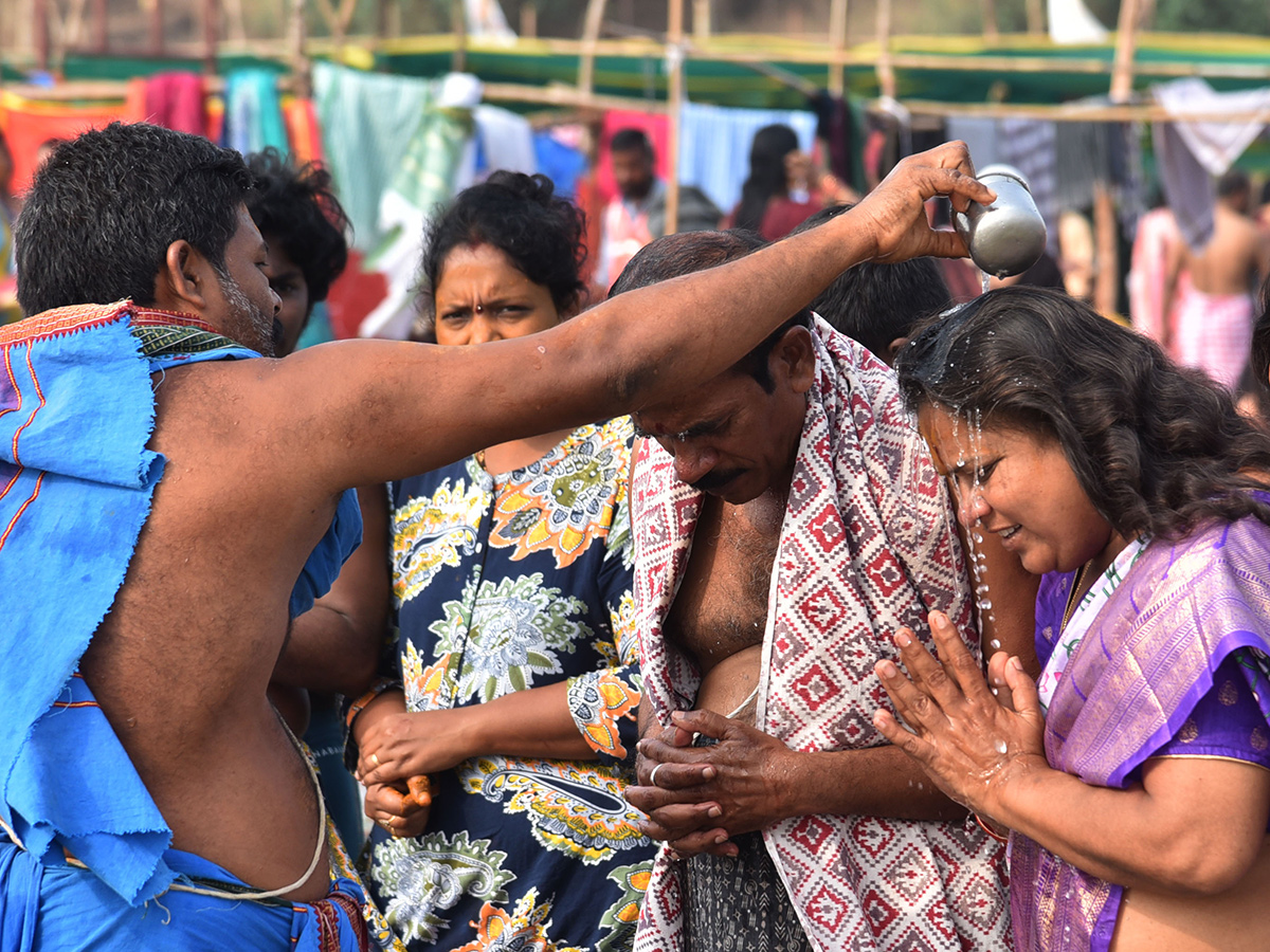 Devotees Rush at Saraswati Pushkara Ghat Photos17