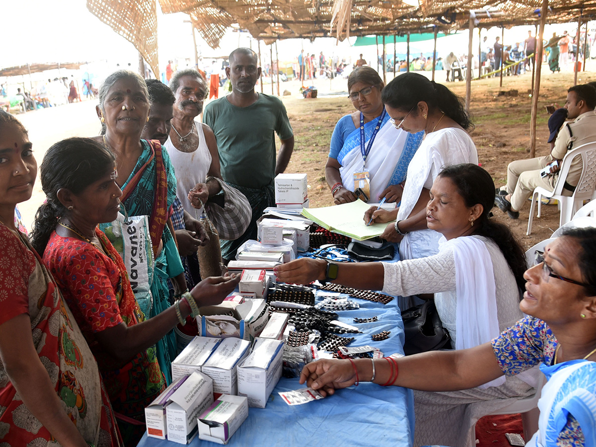 Devotees Rush at Saraswati Pushkara Ghat Photos6