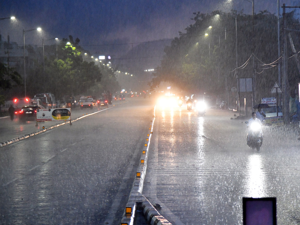 Heavy Rainfall in Vijayawada 4