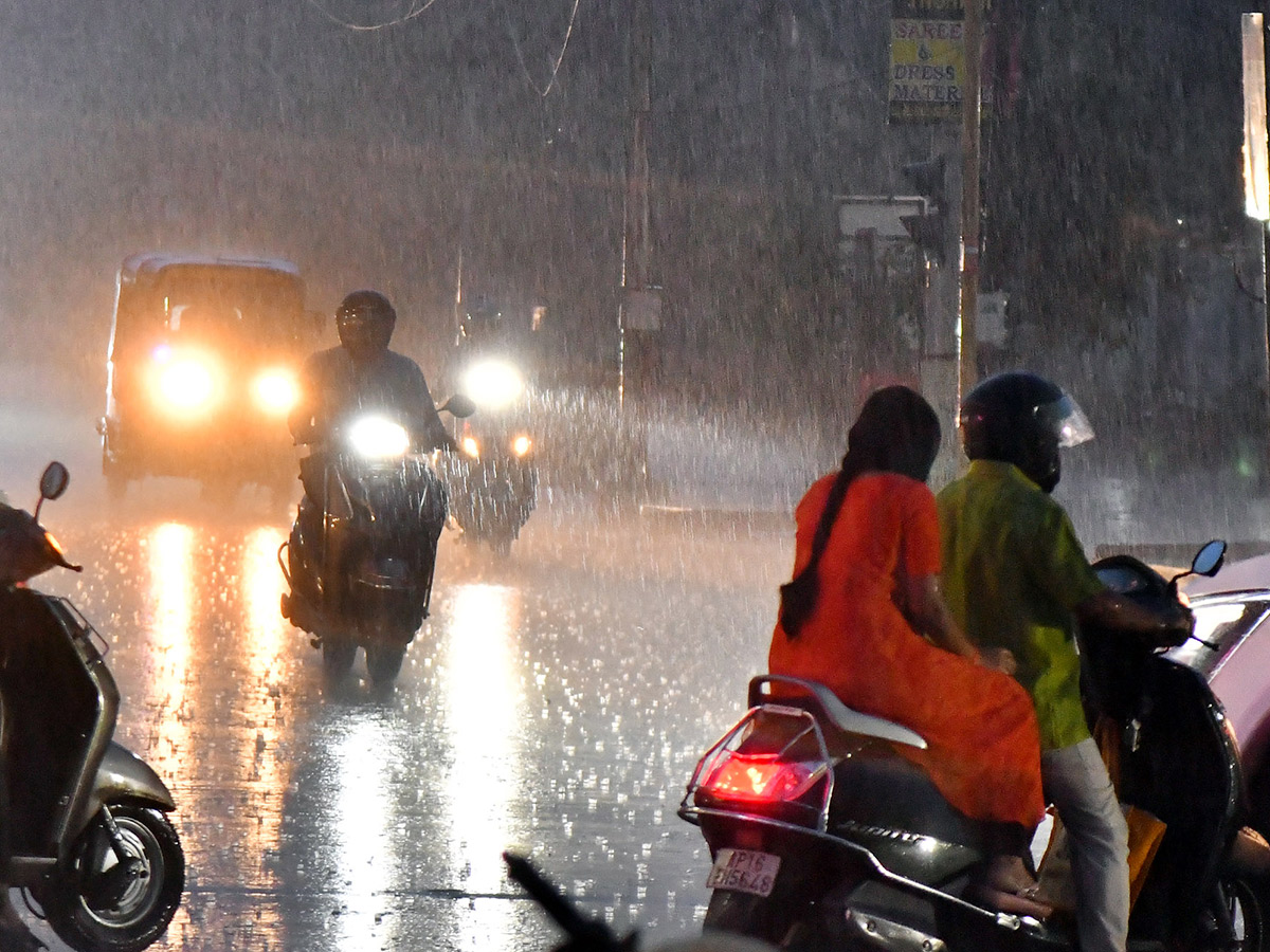 Heavy Rainfall in Vijayawada 7